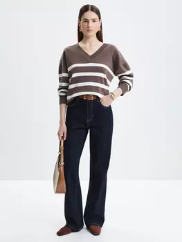 Джемпер с вырезом