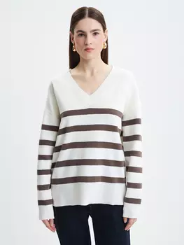 Джемпер с вырезом