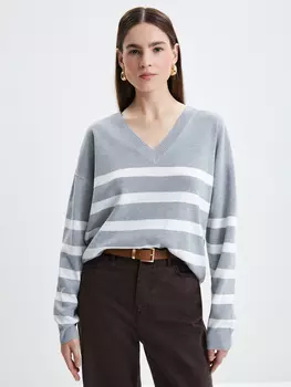 Джемпер с вырезом