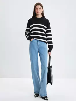 Джемпер с вырезом