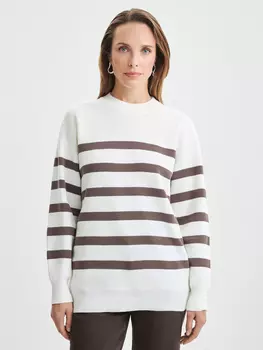 Джемпер с вырезом