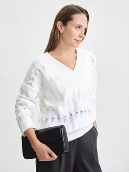 Джемпер с вырезом