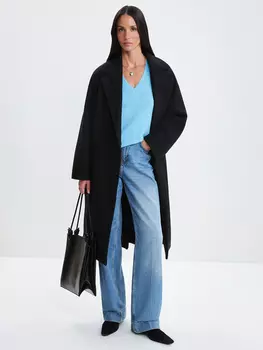 Джемпер с вырезом