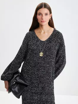 Джемпер с вырезом