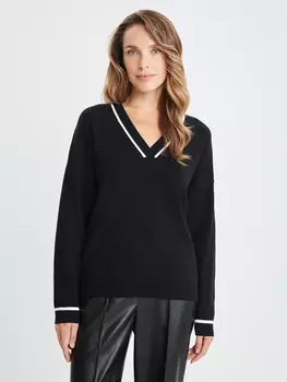 Джемпер с вырезом