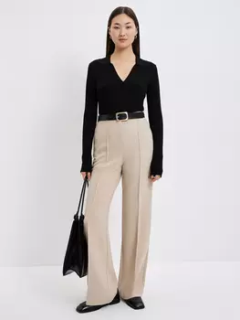 Джемпер с вырезом