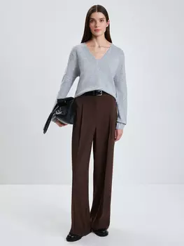 Джемпер с вырезом