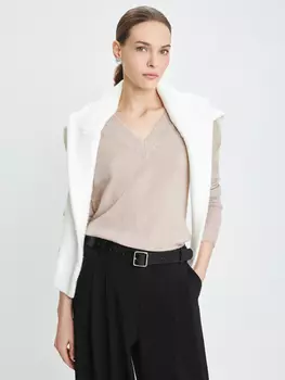 Джемпер с вырезом