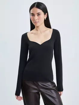 Джемпер с вырезом