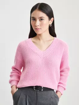 Джемпер с вырезом