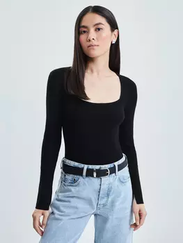 Джемпер с вырезом