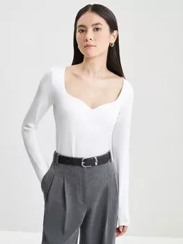 Джемпер с вырезом