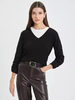 Джемпер с вырезом