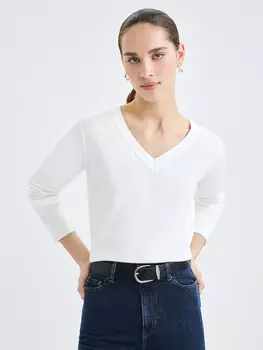 Джемпер с вырезом