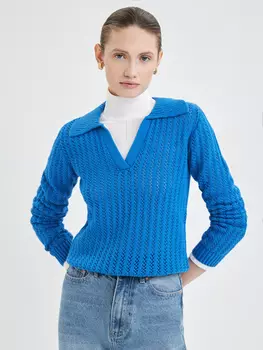 Джемпер с вырезом