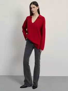 Джемпер с вырезом