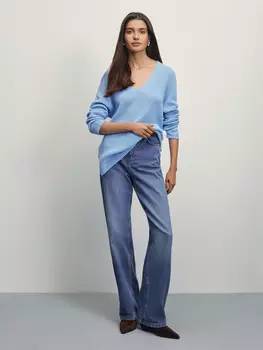 Джемпер с вырезом