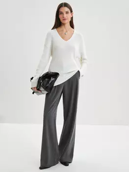 Джемпер с вырезом