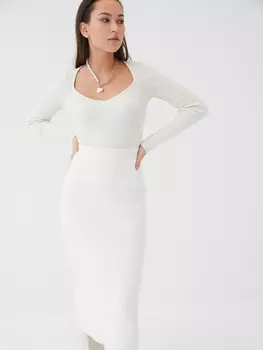 Джемпер с вырезом