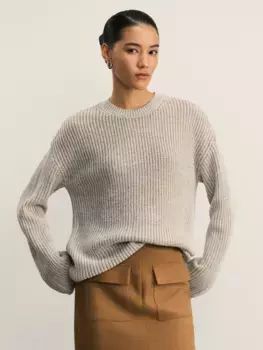 Джемпер свободного кроя крупной вязки