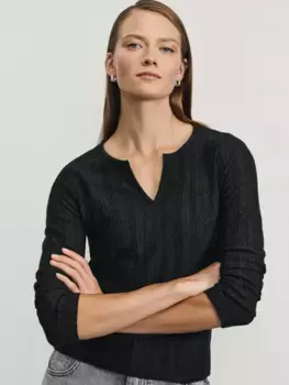 Джемпер в рубчик с V-образным вырезом