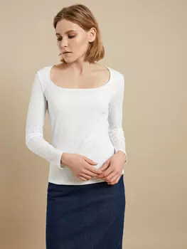 Джемпер в рубчик с вырезом