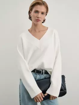 Джемпер с V-образным вырезом