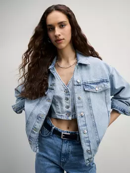 Джинсовая куртка с карманами