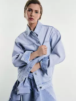 Джинсовая куртка с карманами