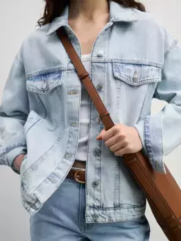 Джинсовая куртка с карманами