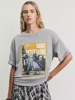 Футболка с эффектом стирки и принтом