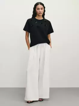 Футболка с аппликацией в виде цветов