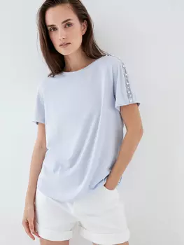 Футболка с бусинами по плечам