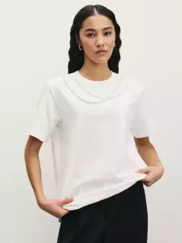 Футболка с декоративными бусами