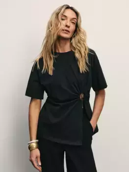 Футболка с кольцом на талии