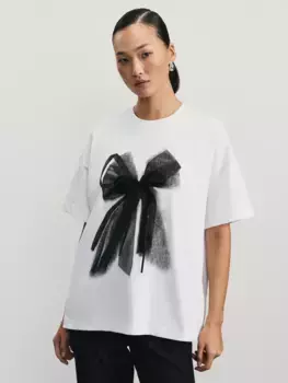 Футболка с принтом и аппликацией