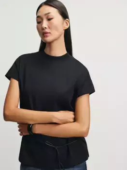 Футболка с воротником стойкой