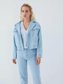 Футболка с вырезом