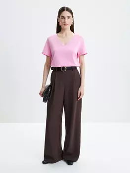 Футболка с вырезом