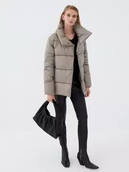 Куртка с высоким воротником