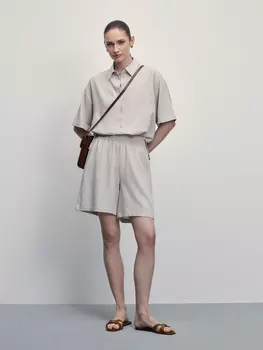 Льняные шорты свободного кроя