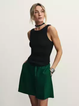 Льняные шорты свободного кроя