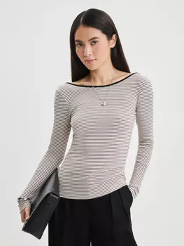 Лонгслив с вырезом