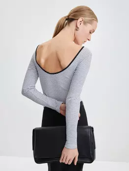 Лонгслив с вырезом