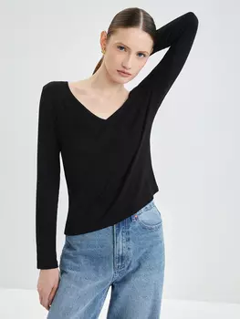 Лонгслив с вырезом