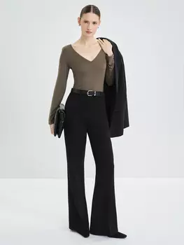 Лонгслив с вырезом