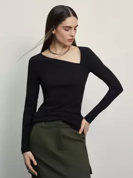 Лонгслив с вырезом