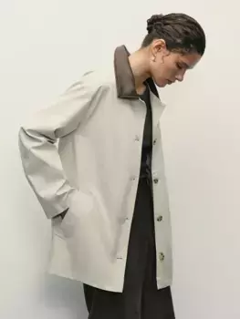 Плащ с акцентным воротником