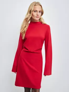 Платье с длинным рукавом