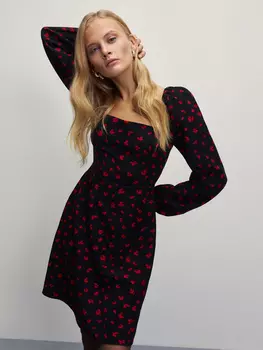 Платье с длинным рукавом